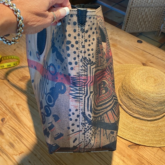 🎉 AUTHENTIC BURBERRY REVERSIBLE DOODLE CANVAS TOTE‼️ - Picture 6 of 17